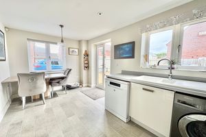 Kitchen Diner- click for photo gallery